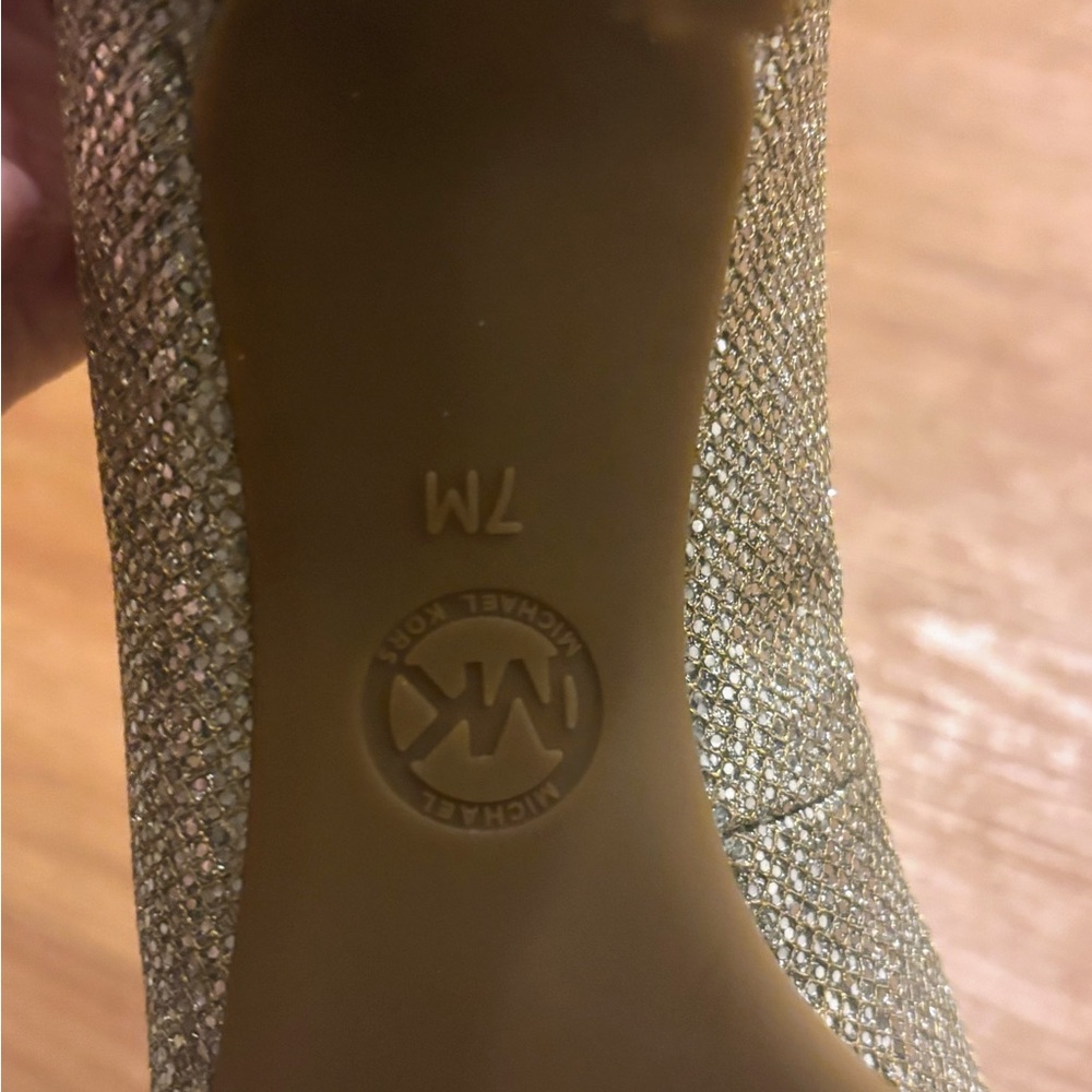 Michael By Michael Kors NWB Silver Glitter Kitten Pumps Size 7M - Picture 8 of 12
